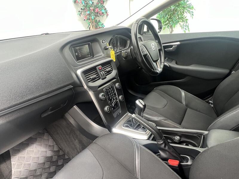 VOLVO V40