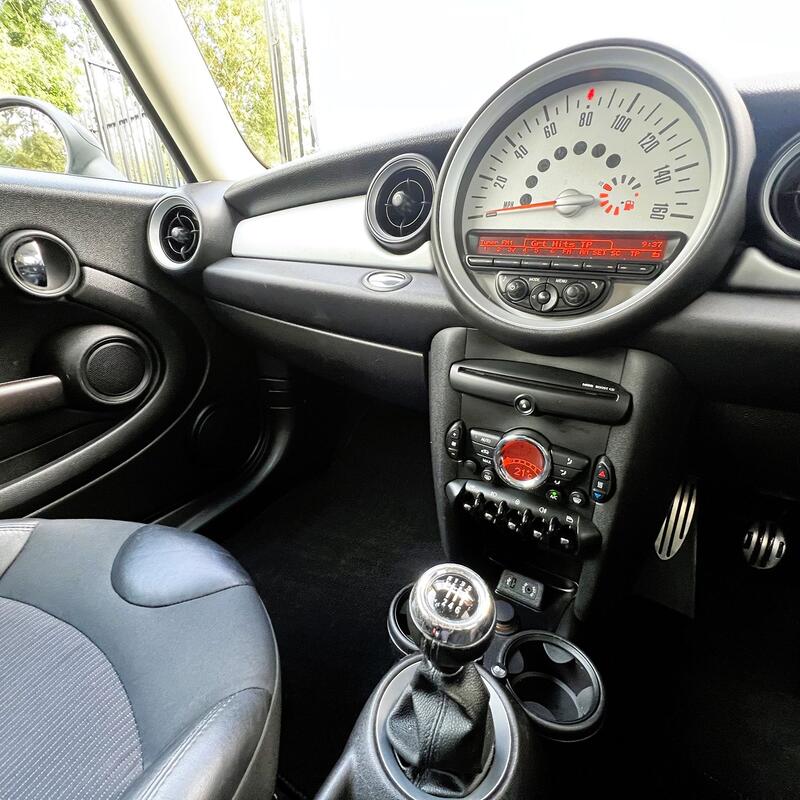 MINI HATCH