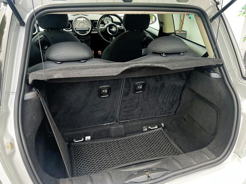 MINI HATCH