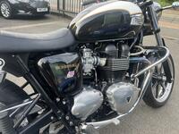 TRIUMPH BONNEVILLE 865