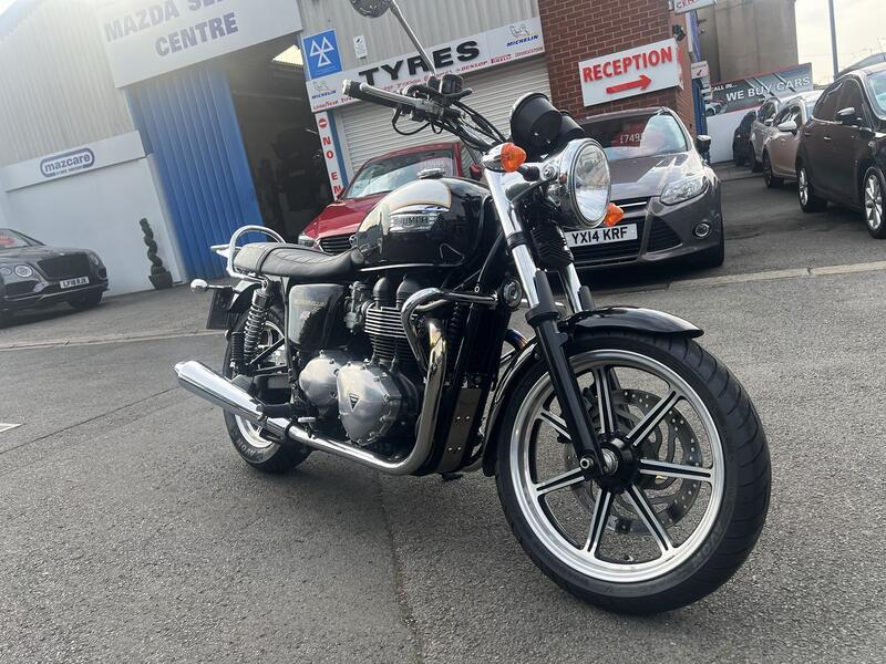TRIUMPH BONNEVILLE 865