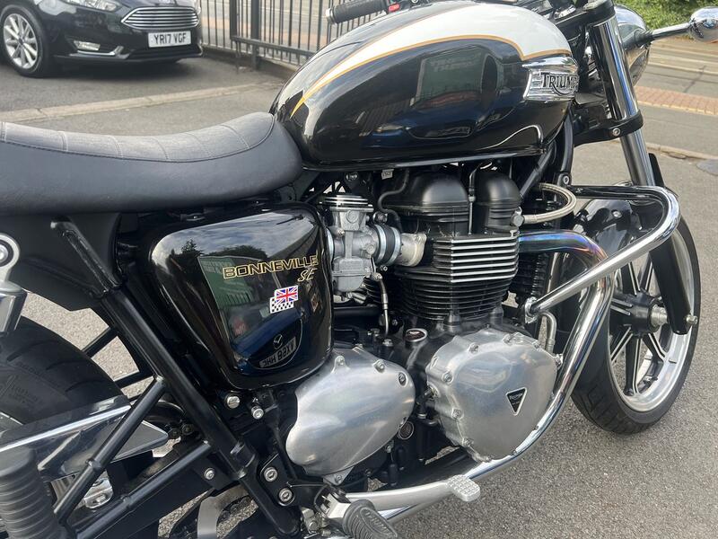 TRIUMPH BONNEVILLE 865
