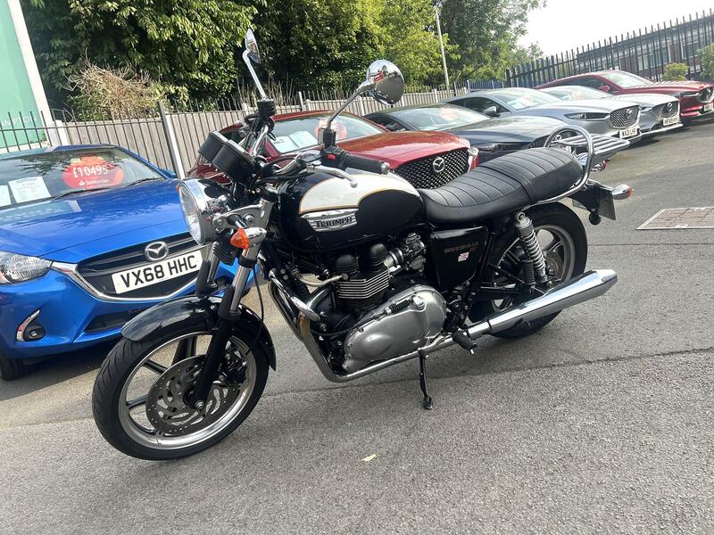 TRIUMPH BONNEVILLE 865