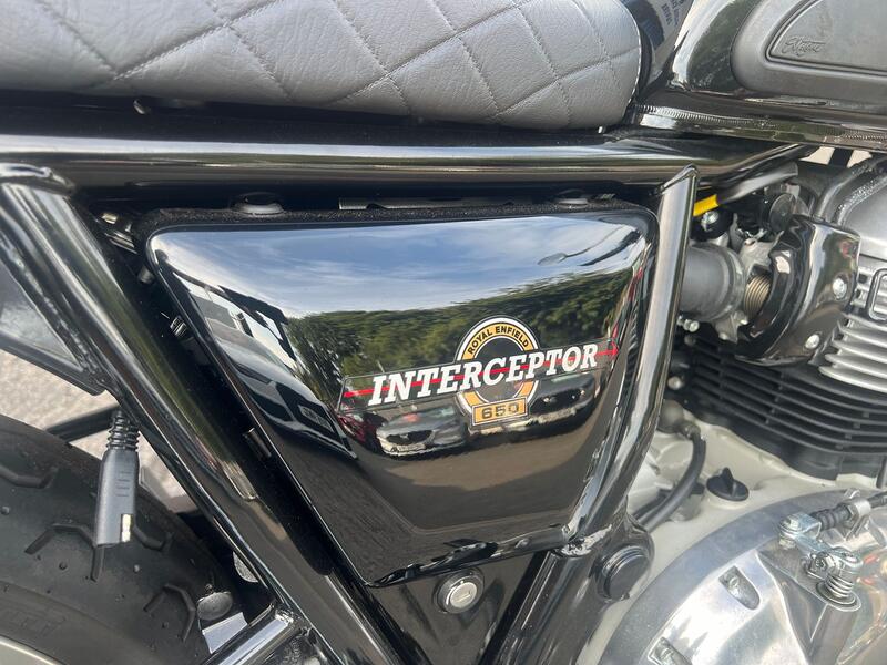 ROYAL ENFIELD INTERCEPTOR
